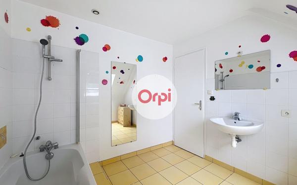 Maison à louer    5 pièces • 150 m2 Questembert