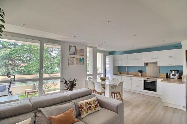 Appartement 4 pièces d'exception à vendre au coeur du vieux Massy  avec loggia, parkings et cave