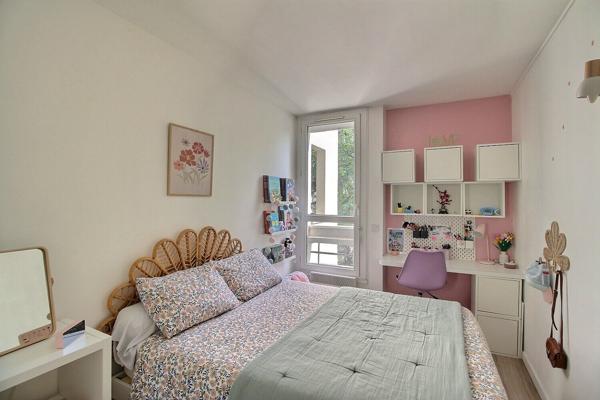 Appartement 4 pièces d'exception à vendre au coeur du vieux Massy  avec loggia, parkings et cave