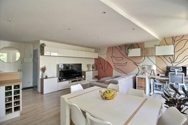 Appartement 4 pièces d'exception à vendre au coeur du vieux Massy  avec loggia, parkings et cave