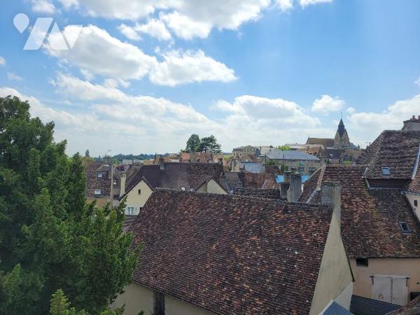 Propriété du XVIe siècle avec dépendances