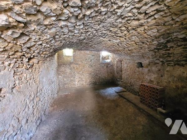 Propriété du XVIe siècle avec dépendances