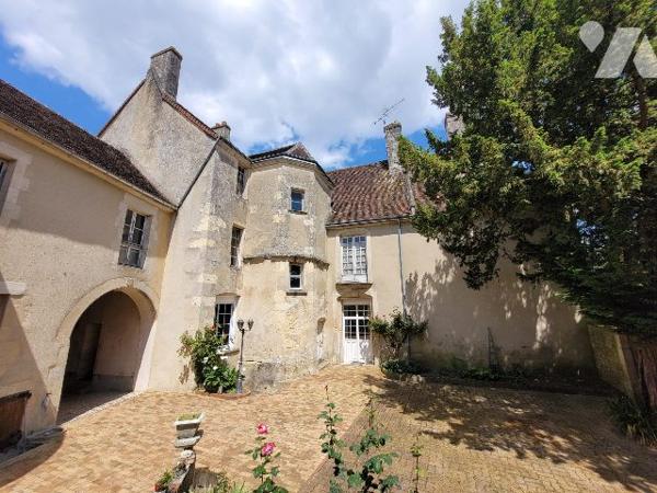 Propriété du XVIe siècle avec dépendances