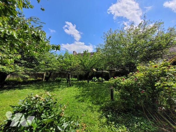 Propriété du XVIe siècle avec dépendances