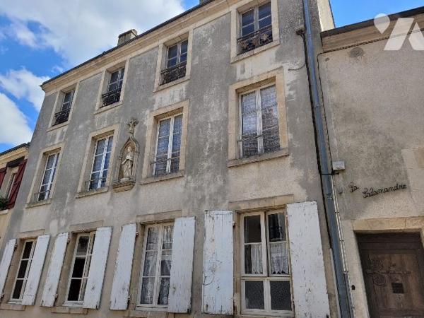 Propriété du XVIe siècle avec dépendances