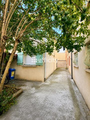 Immeuble
        
        - 69 m² 292 000 € *