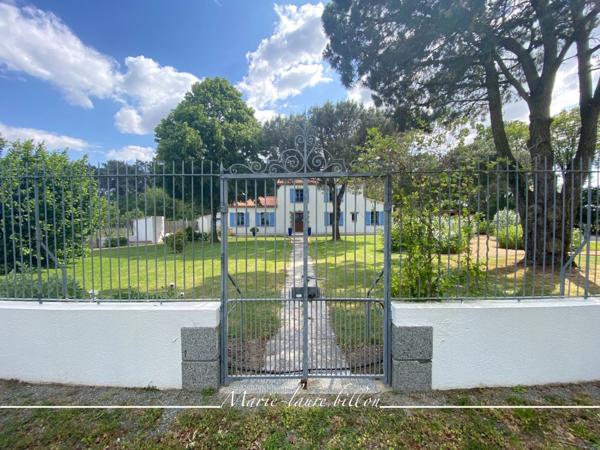 Maison à vendre 7 pièces CHALLANS (85), maison 4 chambres avec véranda, espace détente +piscine, terrain clos de 4730 m2.