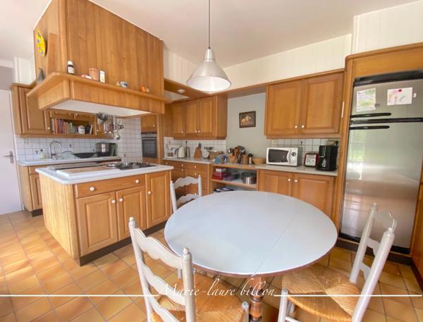 Maison à vendre 7 pièces CHALLANS (85), maison 4 chambres avec véranda, espace détente +piscine, terrain clos de 4730 m2.