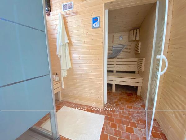 Maison à vendre 7 pièces CHALLANS (85), maison 4 chambres avec véranda, espace détente +piscine, terrain clos de 4730 m2.