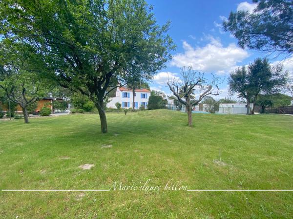Maison à vendre 7 pièces CHALLANS (85), maison 4 chambres avec véranda, espace détente +piscine, terrain clos de 4730 m2.