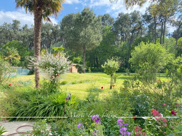 Maison à vendre 7 pièces CHALLANS (85), maison 4 chambres avec véranda, espace détente +piscine, terrain clos de 4730 m2.