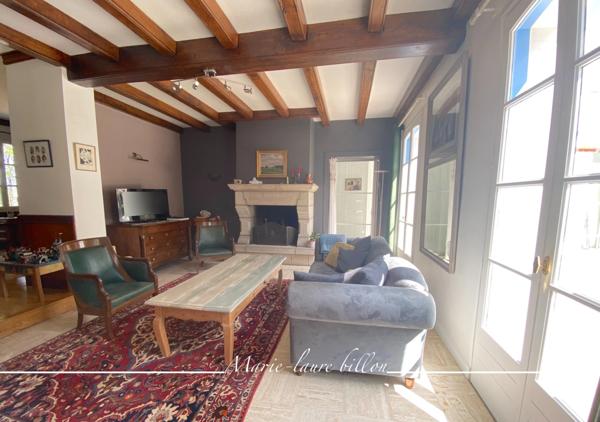 Maison à vendre 7 pièces CHALLANS (85), maison 4 chambres avec véranda, espace détente +piscine, terrain clos de 4730 m2.