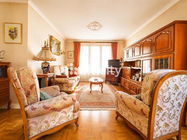 Appartement
         4 pièces
        - 71 m² 352 000 € *