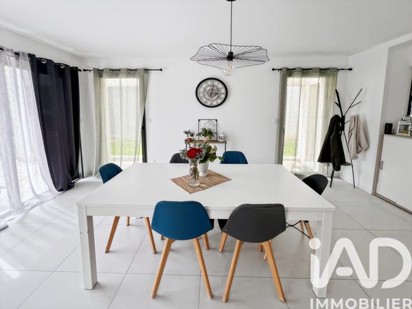 Maison à vendre 7 pièces 167 m² Saint-Aubin-d'Aubigné