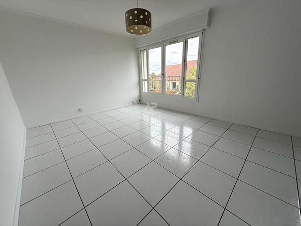 Appartement Poissy 3 pièce(s) 67 m2 €180 000 ** - Référence 8955