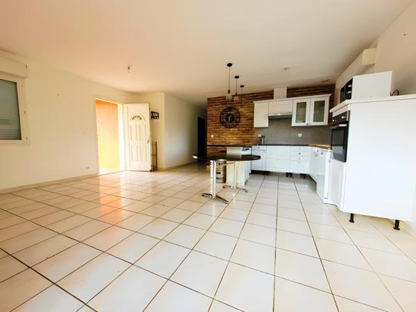 Charmante maison familiale avec piscine et vue dégagée