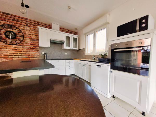 Charmante maison familiale avec piscine et vue dégagée