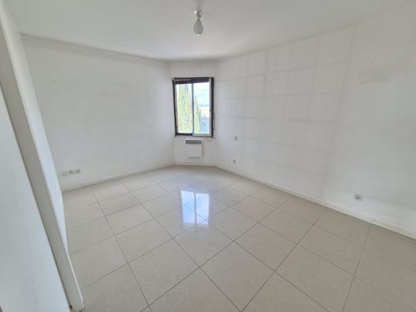 Rivesaltes (66600) LOCAL PROFESSIONNEL – 90 m² – ZONE LES SOLADES – RIVESALTES