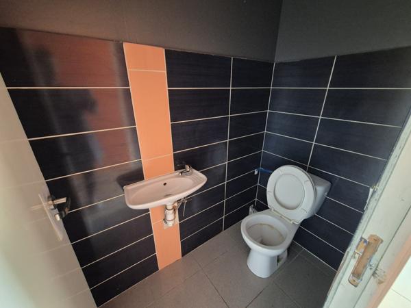 Rivesaltes (66600) LOCAL PROFESSIONNEL – 90 m² – ZONE LES SOLADES – RIVESALTES