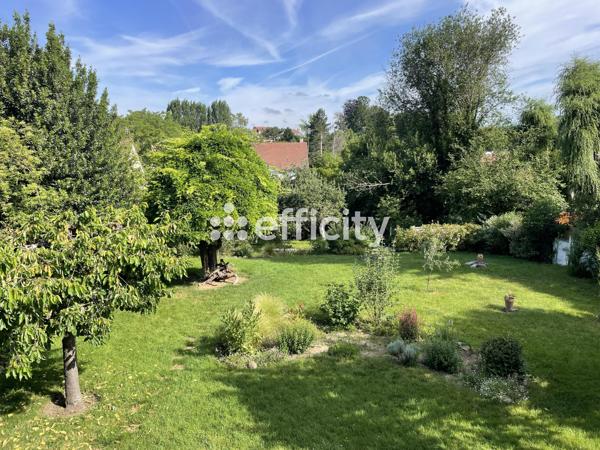 Maison
         7 pièces
        - 140 m² 559 000 € *