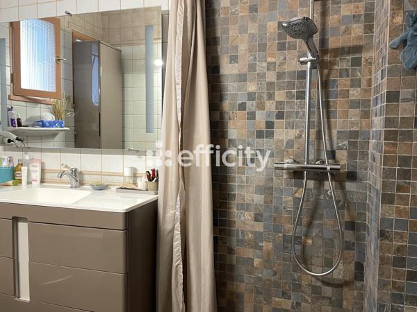 Maison
         7 pièces
        - 140 m² 559 000 € *