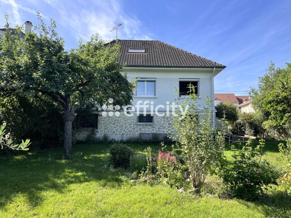 Maison
         7 pièces
        - 140 m² 559 000 € *