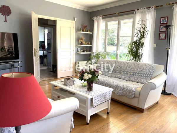Maison
         7 pièces
        - 140 m² 559 000 € *