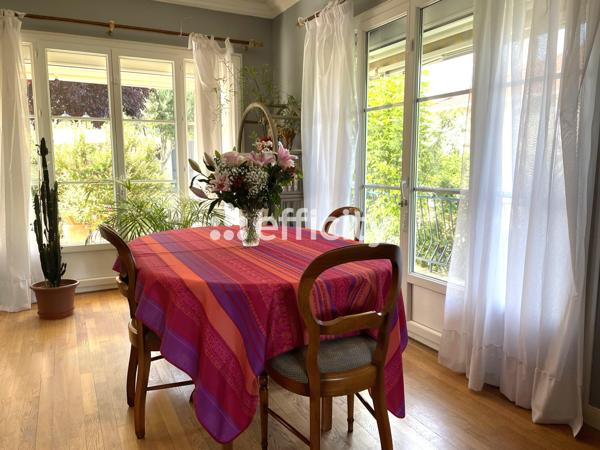 Maison
         7 pièces
        - 140 m² 559 000 € *
