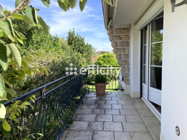 Maison
         7 pièces
        - 140 m² 559 000 € *