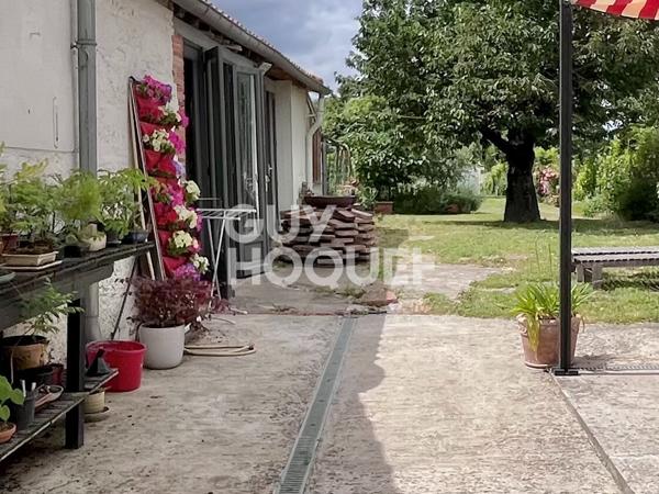 Grisolles -plein centre - au calme