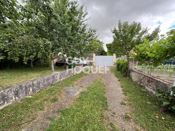 Grisolles -plein centre - au calme