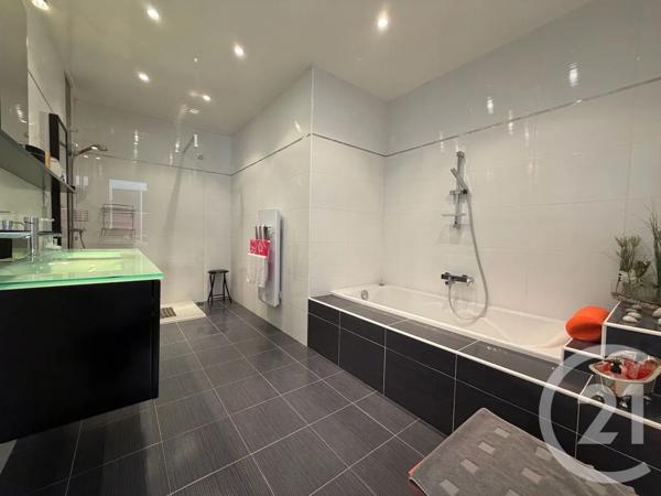Maison à vendre  5 pièces - 143,22 m 2   LUNEL  - 34