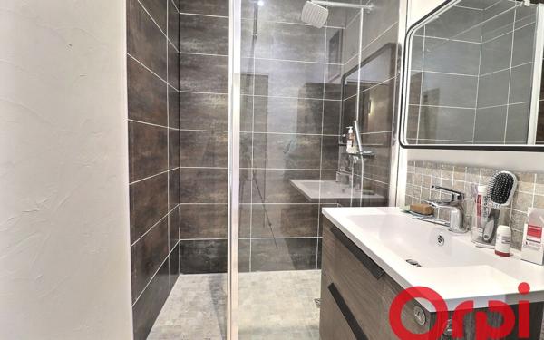 Appartement à vendre    3 pièces •  Marseille 7