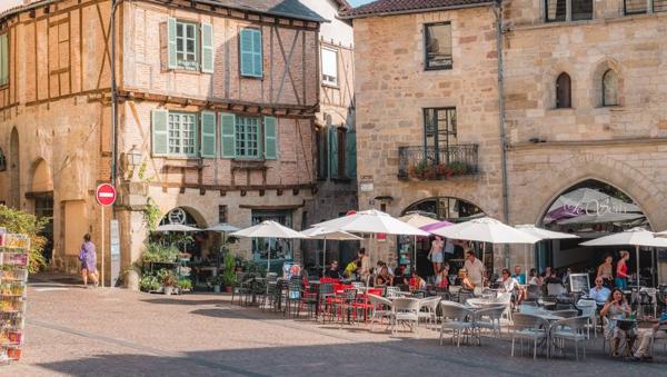 Immeuble de rapport Figeac 12 pièce(s) 249 m2 / dans le charme de l'ancien