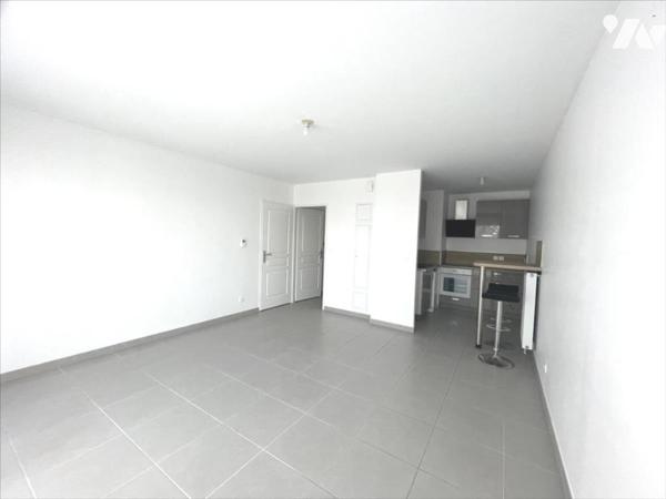 BEZANNES appartement en rez-de-jardin de type deux pièces principales, 50 m² surface habitable