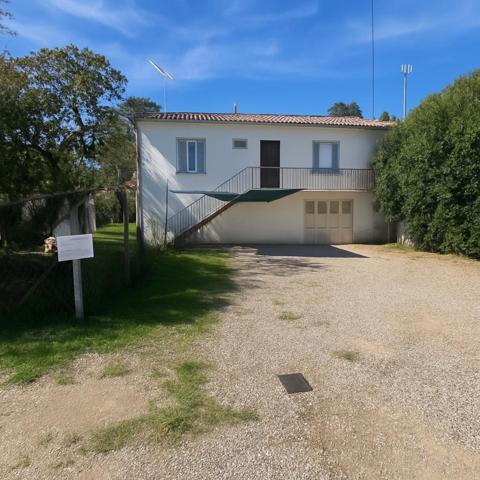 Maison sur deux niveau avec jardin + Garage