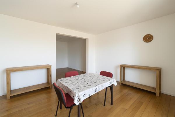 Maison sur deux niveau avec jardin + Garage