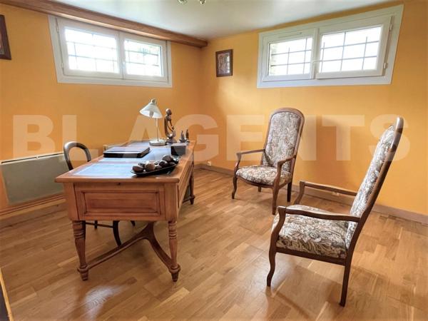 TRIANGLE D'OR MAISON FAMILIALE 7 chambres, 862m² de terrain.