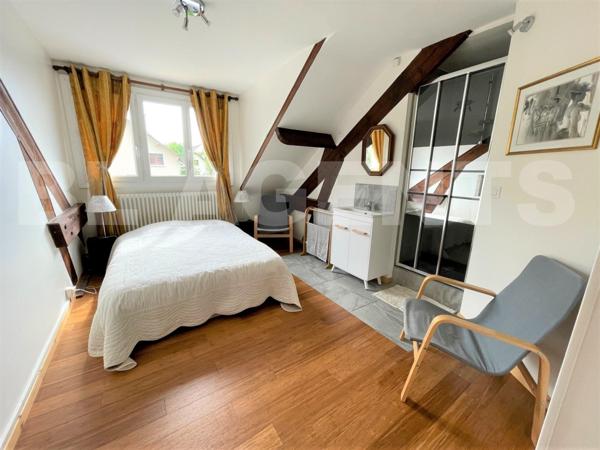 TRIANGLE D'OR MAISON FAMILIALE 7 chambres, 862m² de terrain.