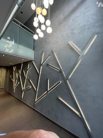 Dans un immeuble de -10ans avec piscine : T2 de 44m² meublé avec garage.