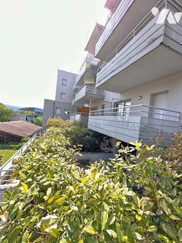 Dans un immeuble de -10ans avec piscine : T2 de 44m² meublé avec garage.