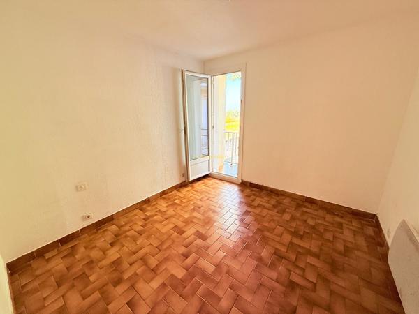 Agde  T3 traversant de 68 m² avec deux terrasses et garage. Vue Hérault