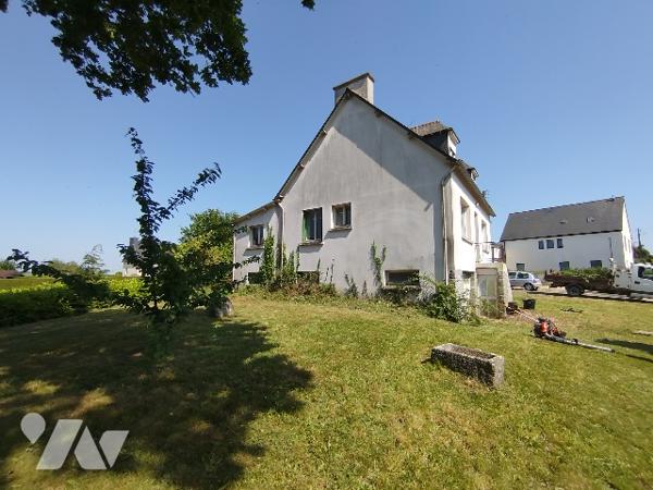 Maison d'habitation de style néo-breton, avec 5 chambres, sur cave total et garage double
