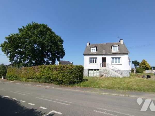 Maison d'habitation de style néo-breton, avec 5 chambres, sur cave total et garage double