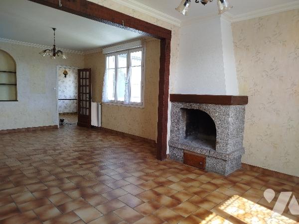 Maison d'habitation de style néo-breton, avec 5 chambres, sur cave total et garage double