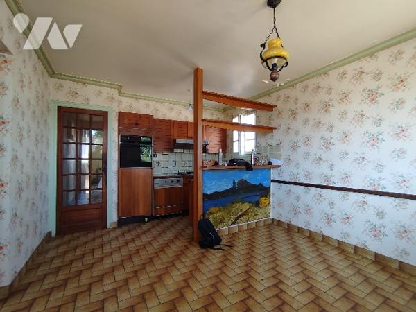 Maison d'habitation de style néo-breton, avec 5 chambres, sur cave total et garage double