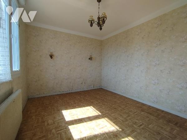 Maison d'habitation de style néo-breton, avec 5 chambres, sur cave total et garage double