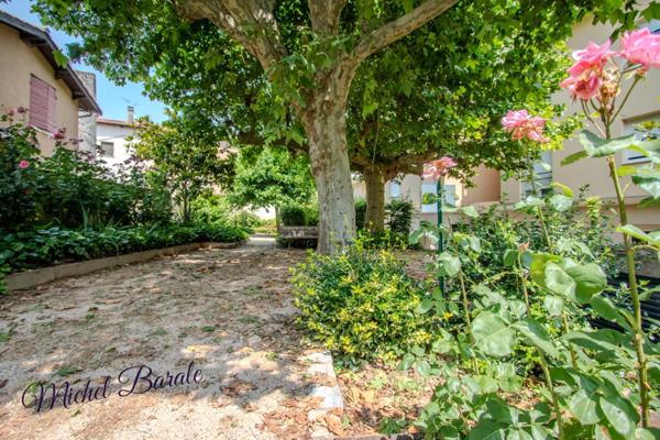 Appartement de 48 m² avec terrasse arborée et garage