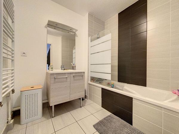 A LOUER Angers T3 avec PARKING 71.77 m² (CHAUFFAGE INCLUS)