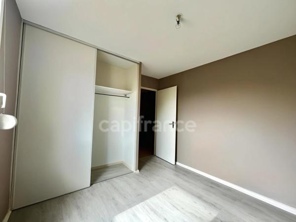 RIORGES, MAISON d'environ 90 m2 sur 346 m2 de TERRAIN clos - 3 CHAMBRES - GARAGE